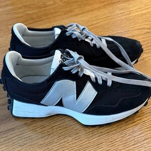 New Balance womens Black and silver Sneakers
